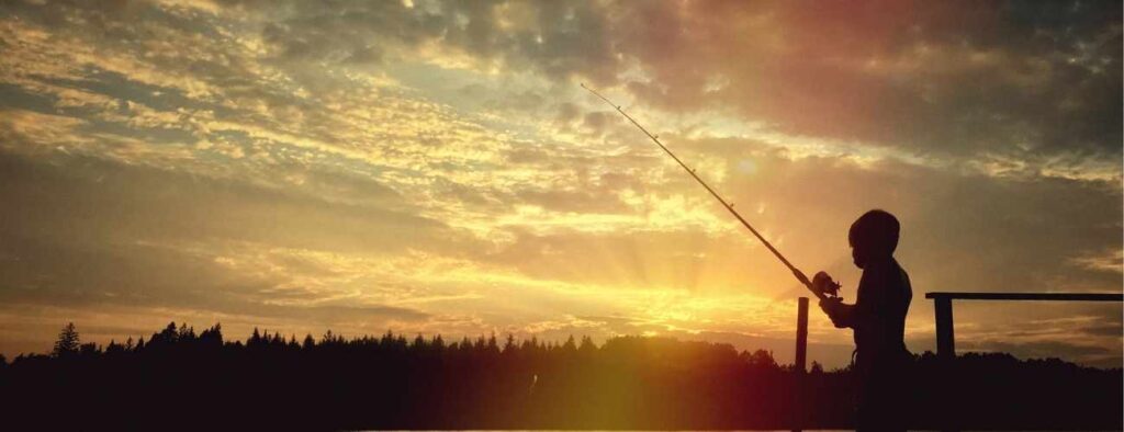 Pêcheur au coucher de soleil